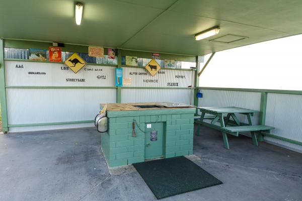 Lakeside BBQ Lake Albert Caravan Park Coorong Camping Meningie RV Park Meningie Campground